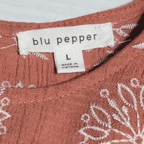 Blu Pepper 3/4 Sleeves Peasant Blouse, Size Large - Picture 10 of 11